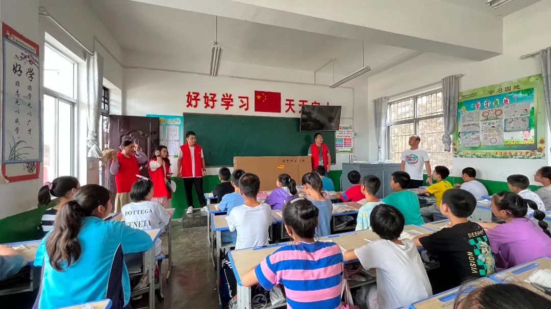 愛心助學(xué)，筑夢未來 | 新希望醫(yī)療公益助學(xué)活動(dòng)